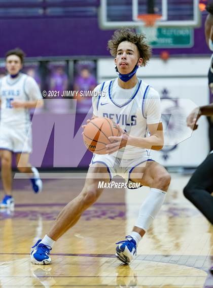 Thumbnail 1 in Quincy vs. Althoff Catholic (Prairie Farms Holiday Classic) photogallery.