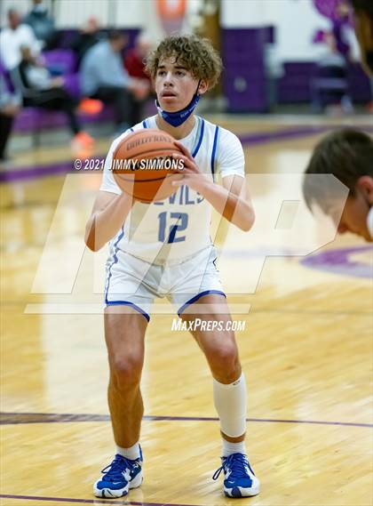 Thumbnail 2 in Quincy vs. Althoff Catholic (Prairie Farms Holiday Classic) photogallery.