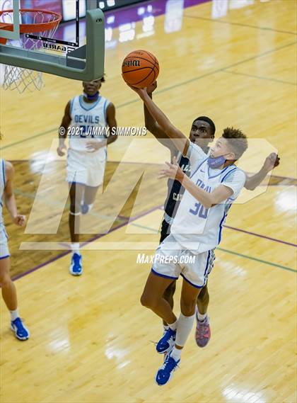 Thumbnail 3 in Quincy vs. Althoff Catholic (Prairie Farms Holiday Classic) photogallery.