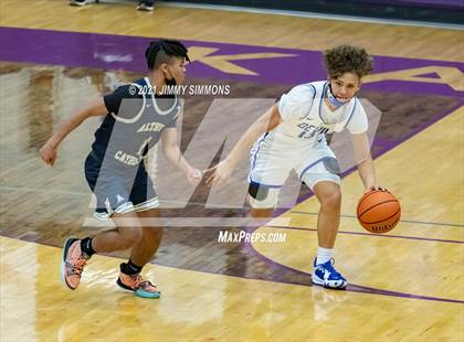 Thumbnail 2 in Quincy vs. Althoff Catholic (Prairie Farms Holiday Classic) photogallery.
