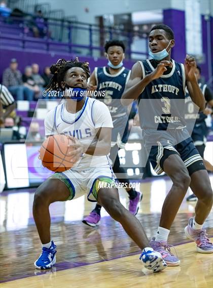 Thumbnail 3 in Quincy vs. Althoff Catholic (Prairie Farms Holiday Classic) photogallery.