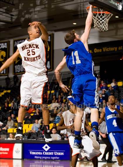 Thumbnail 1 in Charlottesville vs. Courtland (VHSL AA D4 Semifinal) photogallery.