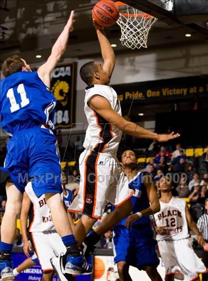 Thumbnail 3 in Charlottesville vs. Courtland (VHSL AA D4 Semifinal) photogallery.