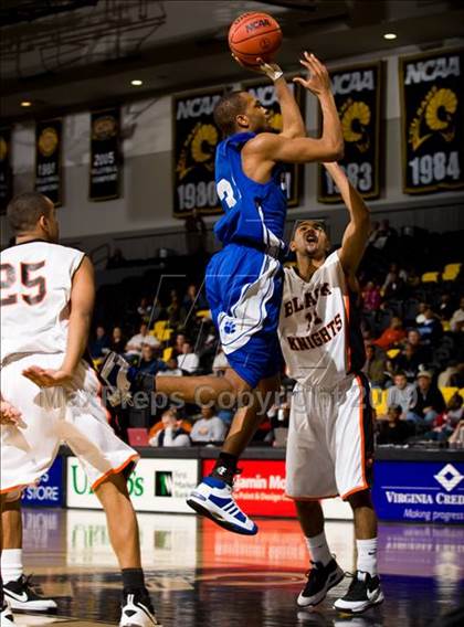 Thumbnail 2 in Charlottesville vs. Courtland (VHSL AA D4 Semifinal) photogallery.