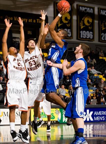 Thumbnail 3 in Charlottesville vs. Courtland (VHSL AA D4 Semifinal) photogallery.
