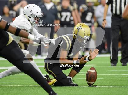 Thumbnail 2 in Manvel vs Nederland (UIL 5A D1 Quarterfinal) photogallery.
