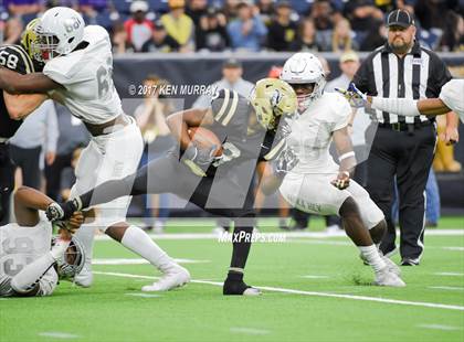Thumbnail 3 in Manvel vs Nederland (UIL 5A D1 Quarterfinal) photogallery.