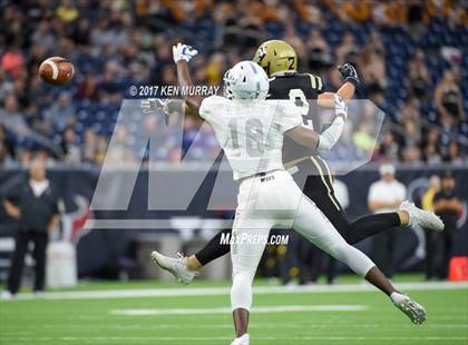 Thumbnail 1 in Manvel vs Nederland (UIL 5A D1 Quarterfinal) photogallery.