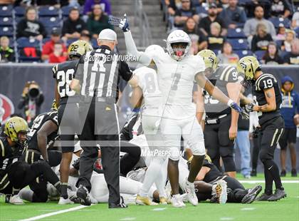 Thumbnail 3 in Manvel vs Nederland (UIL 5A D1 Quarterfinal) photogallery.