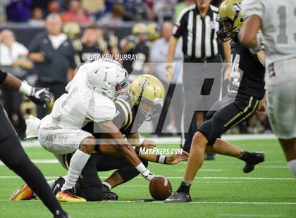 Thumbnail 1 in Manvel vs Nederland (UIL 5A D1 Quarterfinal) photogallery.