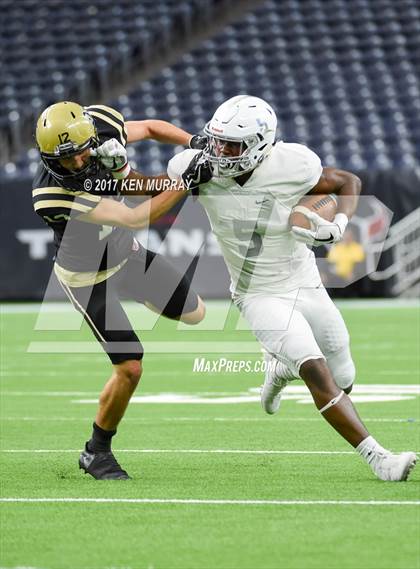 Thumbnail 2 in Manvel vs Nederland (UIL 5A D1 Quarterfinal) photogallery.