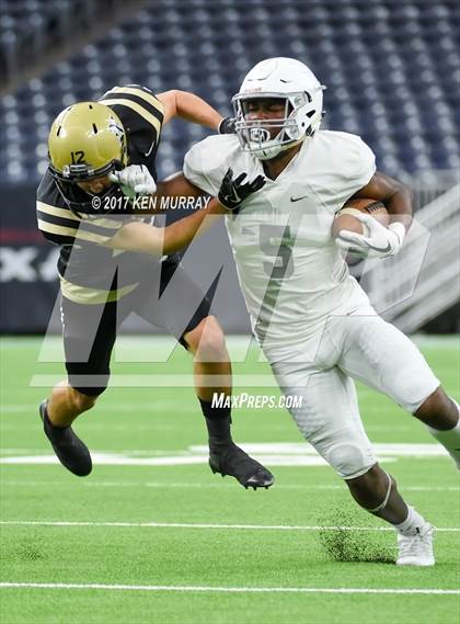 Thumbnail 3 in Manvel vs Nederland (UIL 5A D1 Quarterfinal) photogallery.