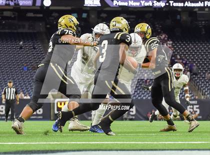 Thumbnail 3 in Manvel vs Nederland (UIL 5A D1 Quarterfinal) photogallery.