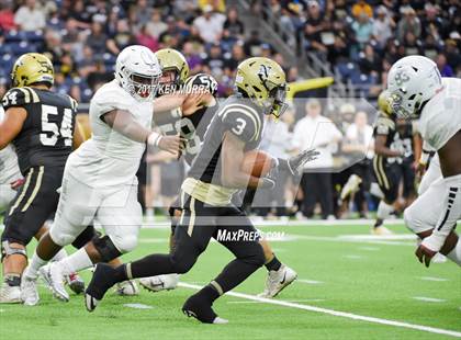 Thumbnail 3 in Manvel vs Nederland (UIL 5A D1 Quarterfinal) photogallery.
