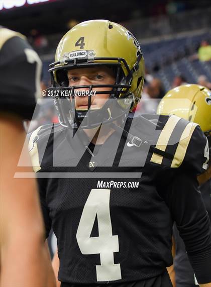 Thumbnail 2 in Manvel vs Nederland (UIL 5A D1 Quarterfinal) photogallery.