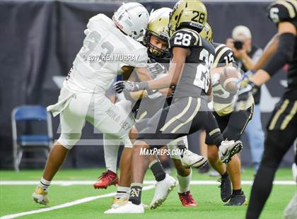 Thumbnail 1 in Manvel vs Nederland (UIL 5A D1 Quarterfinal) photogallery.