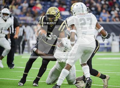 Thumbnail 2 in Manvel vs Nederland (UIL 5A D1 Quarterfinal) photogallery.