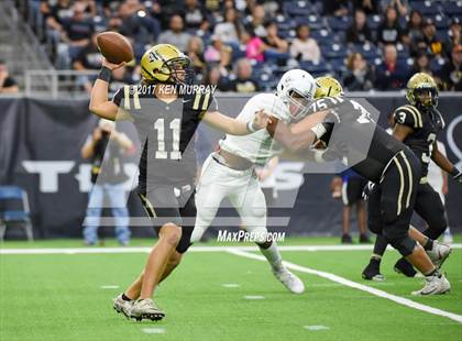 Thumbnail 3 in Manvel vs Nederland (UIL 5A D1 Quarterfinal) photogallery.