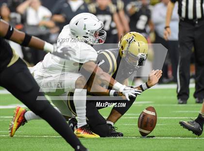 Thumbnail 3 in Manvel vs Nederland (UIL 5A D1 Quarterfinal) photogallery.