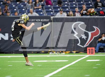 Thumbnail 1 in Manvel vs Nederland (UIL 5A D1 Quarterfinal) photogallery.