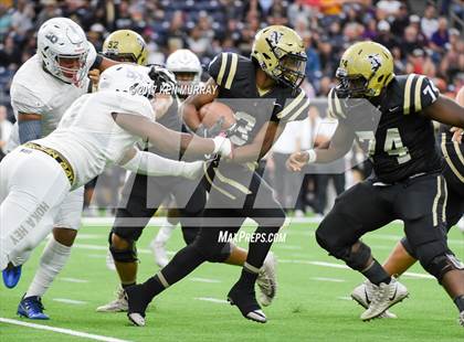 Thumbnail 1 in Manvel vs Nederland (UIL 5A D1 Quarterfinal) photogallery.