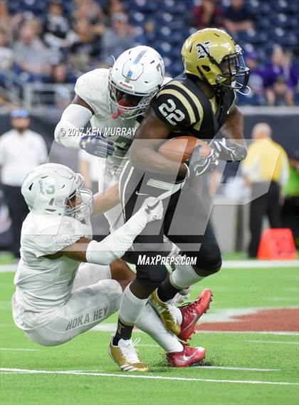 Thumbnail 2 in Manvel vs Nederland (UIL 5A D1 Quarterfinal) photogallery.