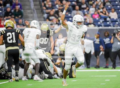Thumbnail 2 in Manvel vs Nederland (UIL 5A D1 Quarterfinal) photogallery.
