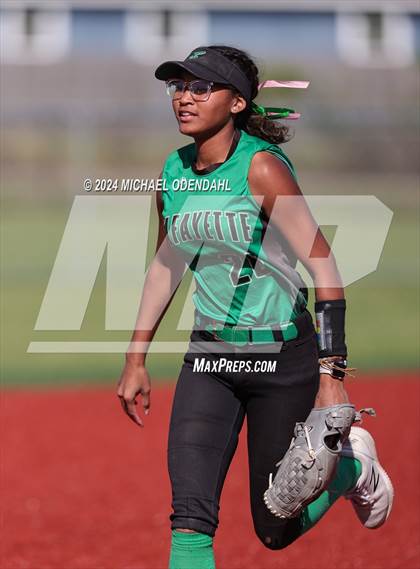 Thumbnail 1 in Lafayette vs Ben Franklin (LHSAA Division 1 Select Bi-District) photogallery.