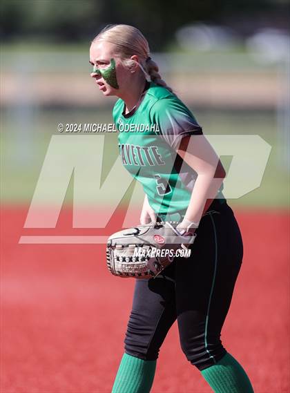 Thumbnail 3 in Lafayette vs Ben Franklin (LHSAA Division 1 Select Bi-District) photogallery.