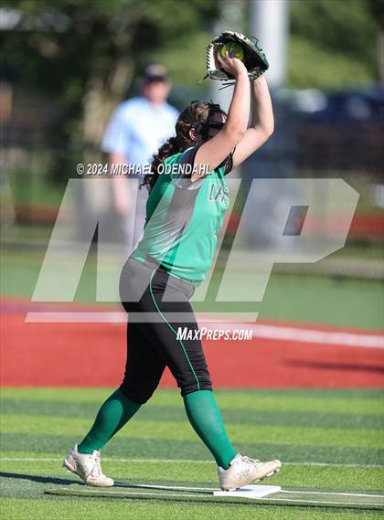 Thumbnail 2 in Lafayette vs Ben Franklin (LHSAA Division 1 Select Bi-District) photogallery.