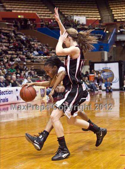Thumbnail 2 in Hanford vs Stockdale (CIF CS D1 Final) photogallery.
