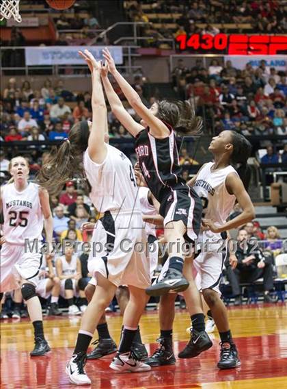 Thumbnail 2 in Hanford vs Stockdale (CIF CS D1 Final) photogallery.