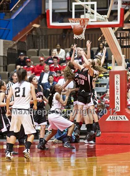 Thumbnail 1 in Hanford vs Stockdale (CIF CS D1 Final) photogallery.