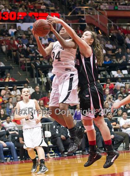 Thumbnail 2 in Hanford vs Stockdale (CIF CS D1 Final) photogallery.