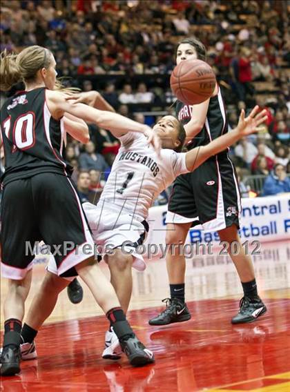 Thumbnail 1 in Hanford vs Stockdale (CIF CS D1 Final) photogallery.