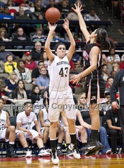 Thumbnail 1 in Hanford vs Stockdale (CIF CS D1 Final) photogallery.