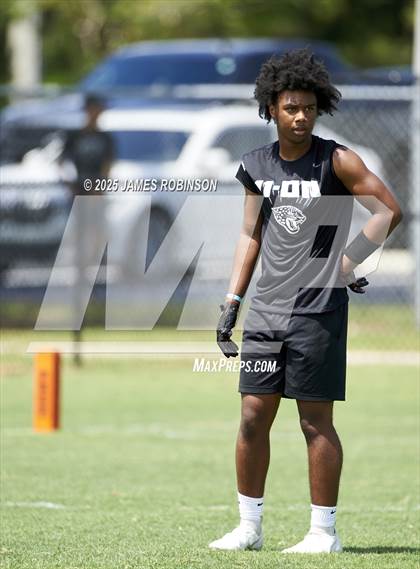 Thumbnail 2 in Bradford vs Fernandina Beach (Jaguars Prep Nike 11-On 7v7) photogallery.