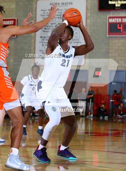 Thumbnail 2 in Chino Hills vs. Bishop Gorman (Nike Extravaganza) photogallery.