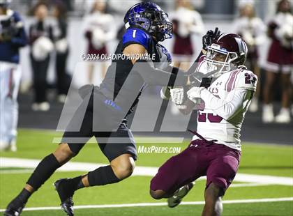 Thumbnail 3 in Wylie vs. North Forney (UIL 6A Football Bi-District Playoff) photogallery.