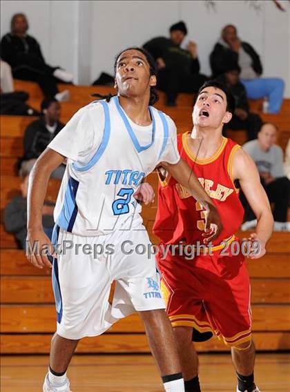 Thumbnail 2 in Berkeley vs. Burbank (Bruin Shoot-Out) photogallery.