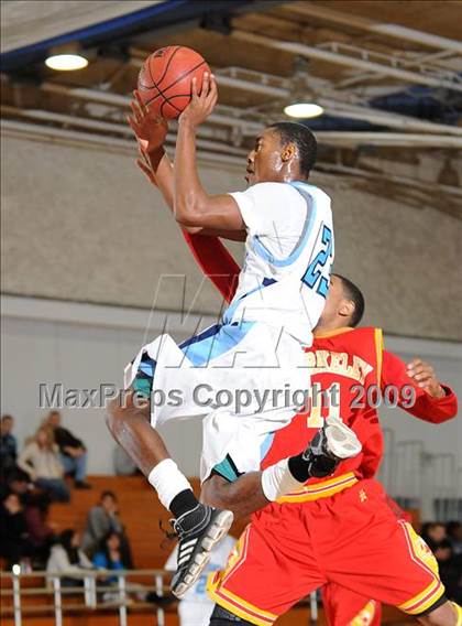 Thumbnail 3 in Berkeley vs. Burbank (Bruin Shoot-Out) photogallery.