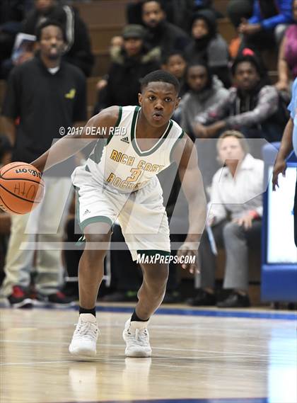 Thumbnail 3 in Rich East vs. Farragut (Big Dipper Tournament) photogallery.
