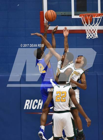 Thumbnail 3 in Rich East vs. Farragut (Big Dipper Tournament) photogallery.