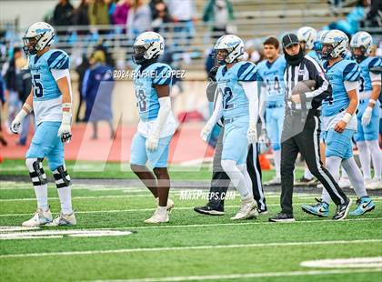 Thumbnail 3 in Summer Creek vs. Kingwood (UIL 6A D2 Football Quarterfinal) photogallery.