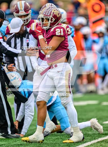 Thumbnail 1 in Summer Creek vs. Kingwood (UIL 6A D2 Football Quarterfinal) photogallery.