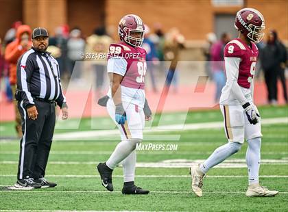 Thumbnail 2 in Summer Creek vs. Kingwood (UIL 6A D2 Football Quarterfinal) photogallery.