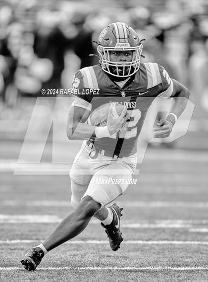 Thumbnail 2 in Summer Creek vs. Kingwood (UIL 6A D2 Football Quarterfinal) photogallery.
