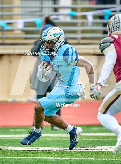Thumbnail 1 in Summer Creek vs. Kingwood (UIL 6A D2 Football Quarterfinal) photogallery.
