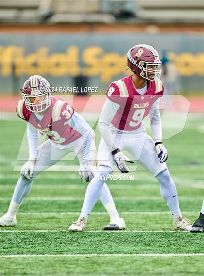 Thumbnail 3 in Summer Creek vs. Kingwood (UIL 6A D2 Football Quarterfinal) photogallery.