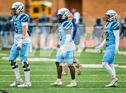 Thumbnail 2 in Summer Creek vs. Kingwood (UIL 6A D2 Football Quarterfinal) photogallery.